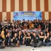 Seluruh karyawan PD BPR Kuningan berfoto bersama usai kegiatan.